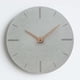 thumbnail image 1 of JUSTUP Reloj de pared de 12 pulgadas que no hace tictac, silencioso, funciona con pilas, con marco de ABS, cubierta de cristal HD para niños, sala de estar, dormitorio, cocina, escuela, oficina, decoración (gris) Ormromra LN-2234, 1 of 5