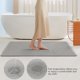 thumbnail image 4 of Alfombra de baño antideslizante, absorbente, 1 alfombra de 17 x 24 pulgadas, de secado rápido y lavable a máquina para una ducha segura y la entrada del dormitorio., 4 of 8