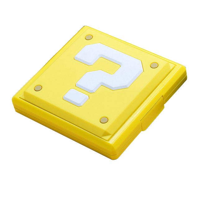 Abrir el estuche para tarjetas de juego es tan fácil como abrir un libro.