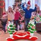 thumbnail image 3 of Moyic Juego de lanzamiento de anillo inflable de Navidad con 4 anillos, juguetes de lanzamiento de árbol de Navidad, juego familiar de fiesta de Kits de decoración para fiestas Moyic HA038268-00, 3 of 6