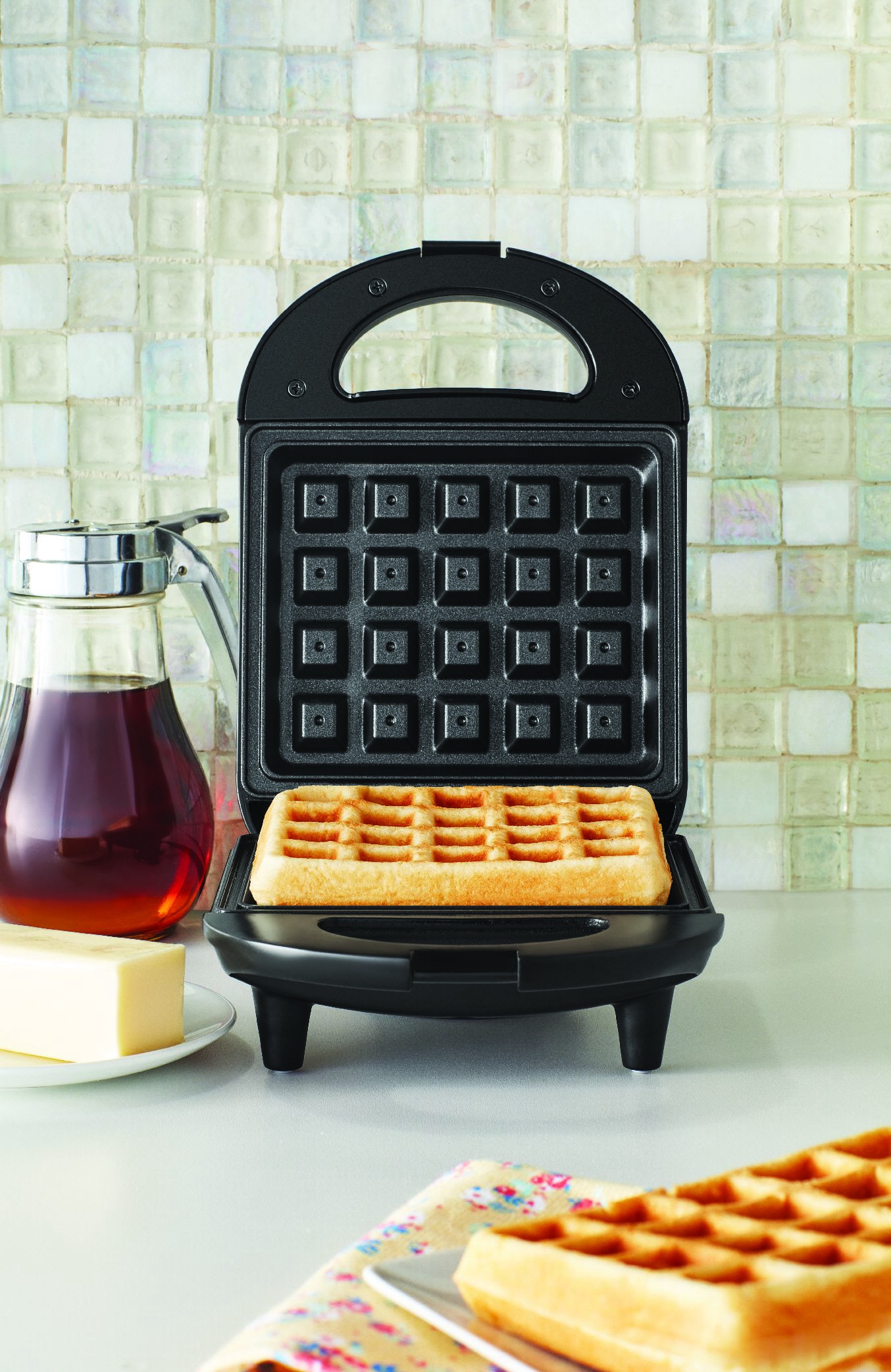Mainstays Single Slice Waffle Maker with Cool Touch Handle photo 2