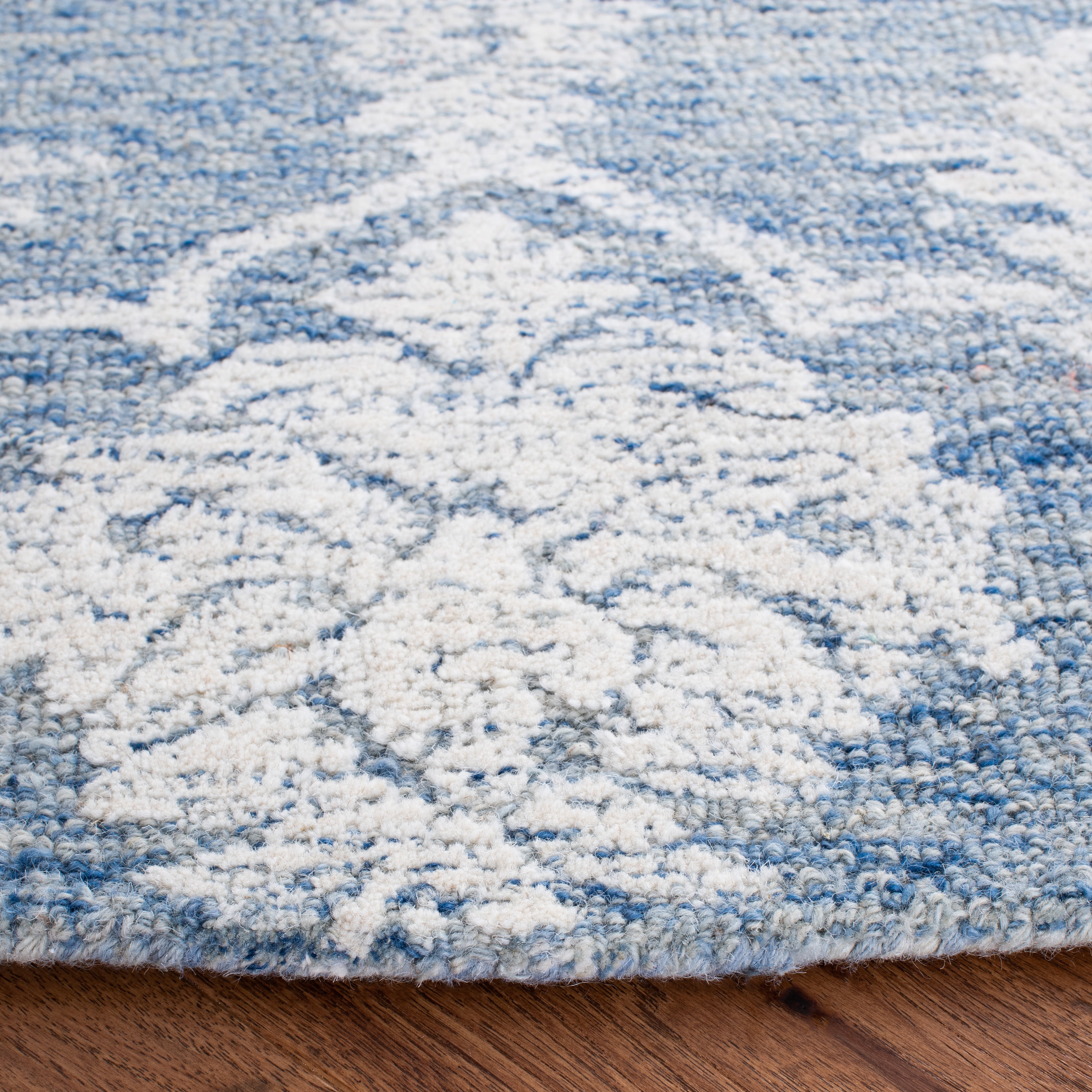 SAFAVIEH Metro Sutton Medallion Area Rug, Blue/Ivory, 6' x 6' Round