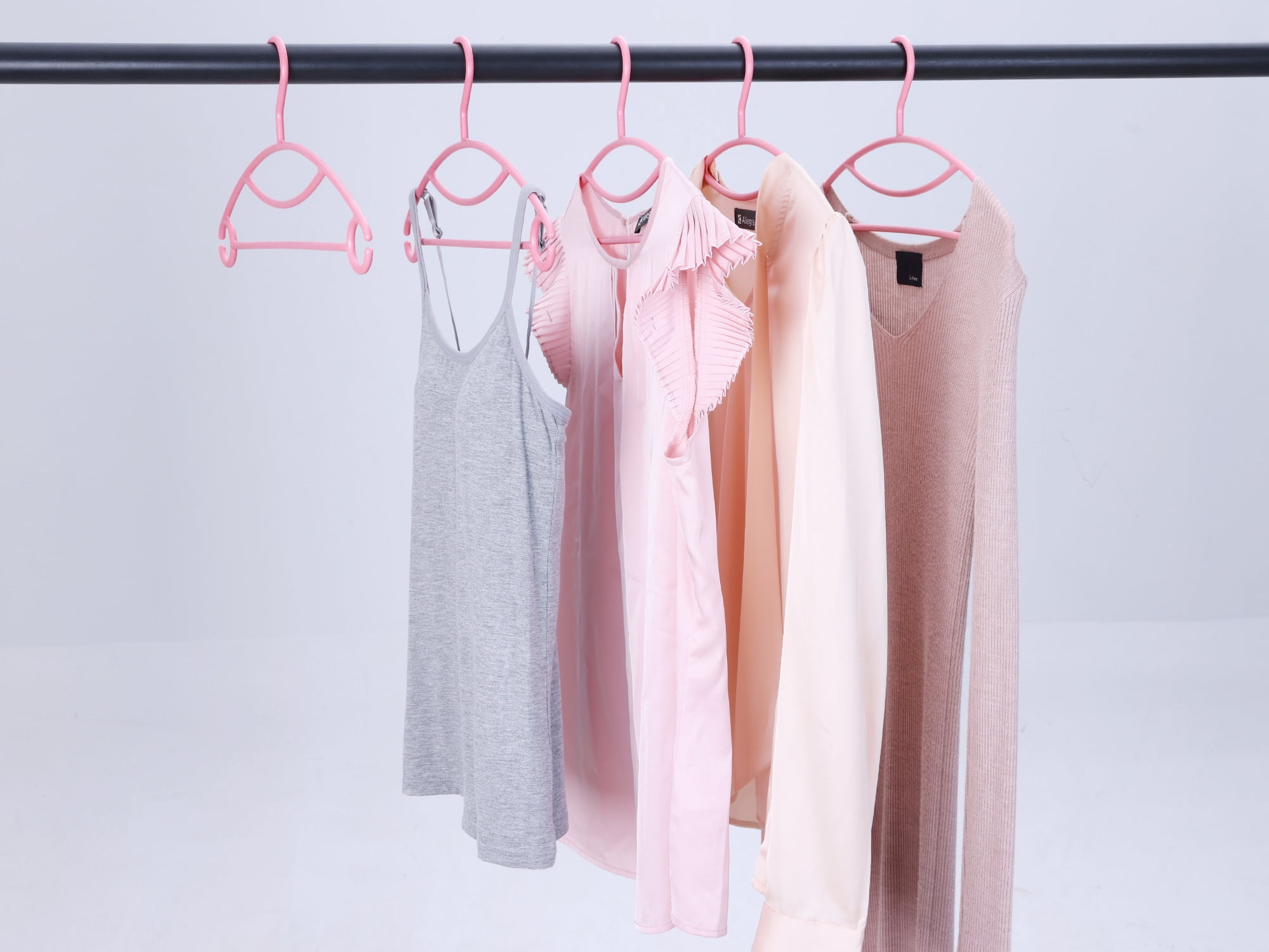 Unique Bargains Plastic Non-Slip Hangers Space Saving Clothes Hangers 30 Packs Pink