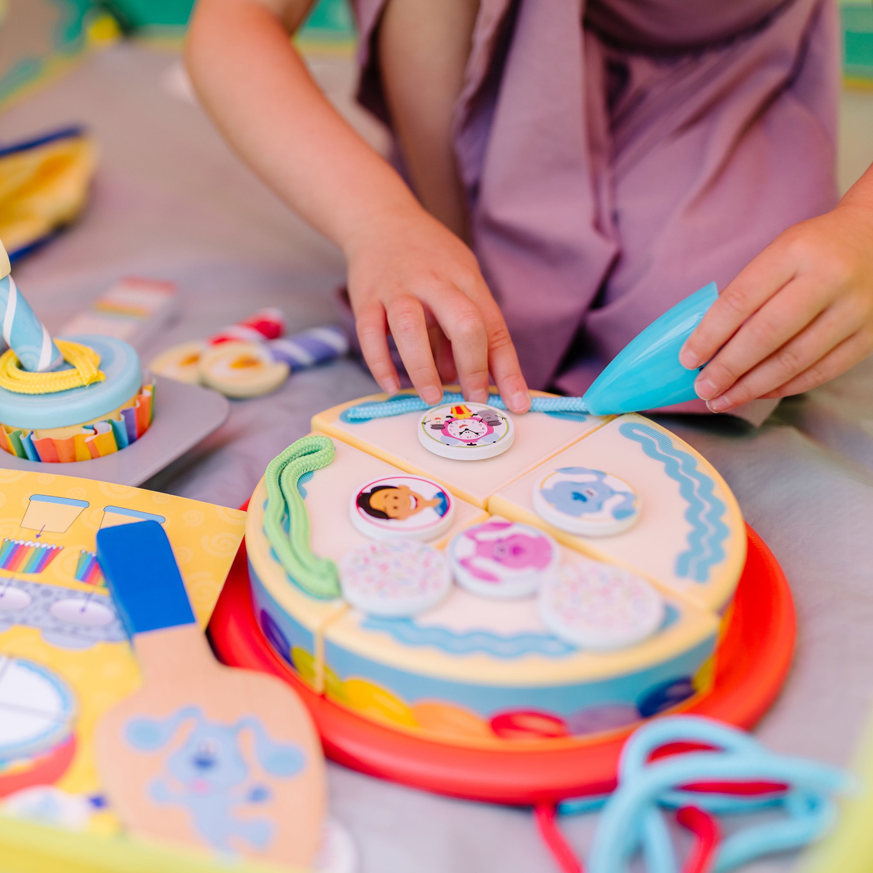 Melissa & Doug Blue's Clues & You! Wooden Birthday Party Play Set (38 Pieces)