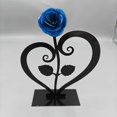 thumbnail image 2 of Rosa de metal con soporte en forma de corazón. Un regalo único para él o ella en San Valentín. Un recuerdo duradero. Decoración para el hogar. Perfecto para una sorpresa de aniversario., 2 of 4