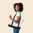 thumbnail image 3 of DALIX Bolsa de compras grande con cremallera de lona de algodón de 22" en azul marino, 3 of 5