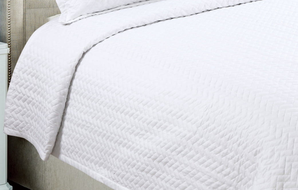 Marina Decoration Embroidered Stitching Coverlet Bedspread Ultra Soft Solid Bedding Summer Quilt Set with Quilted Sham