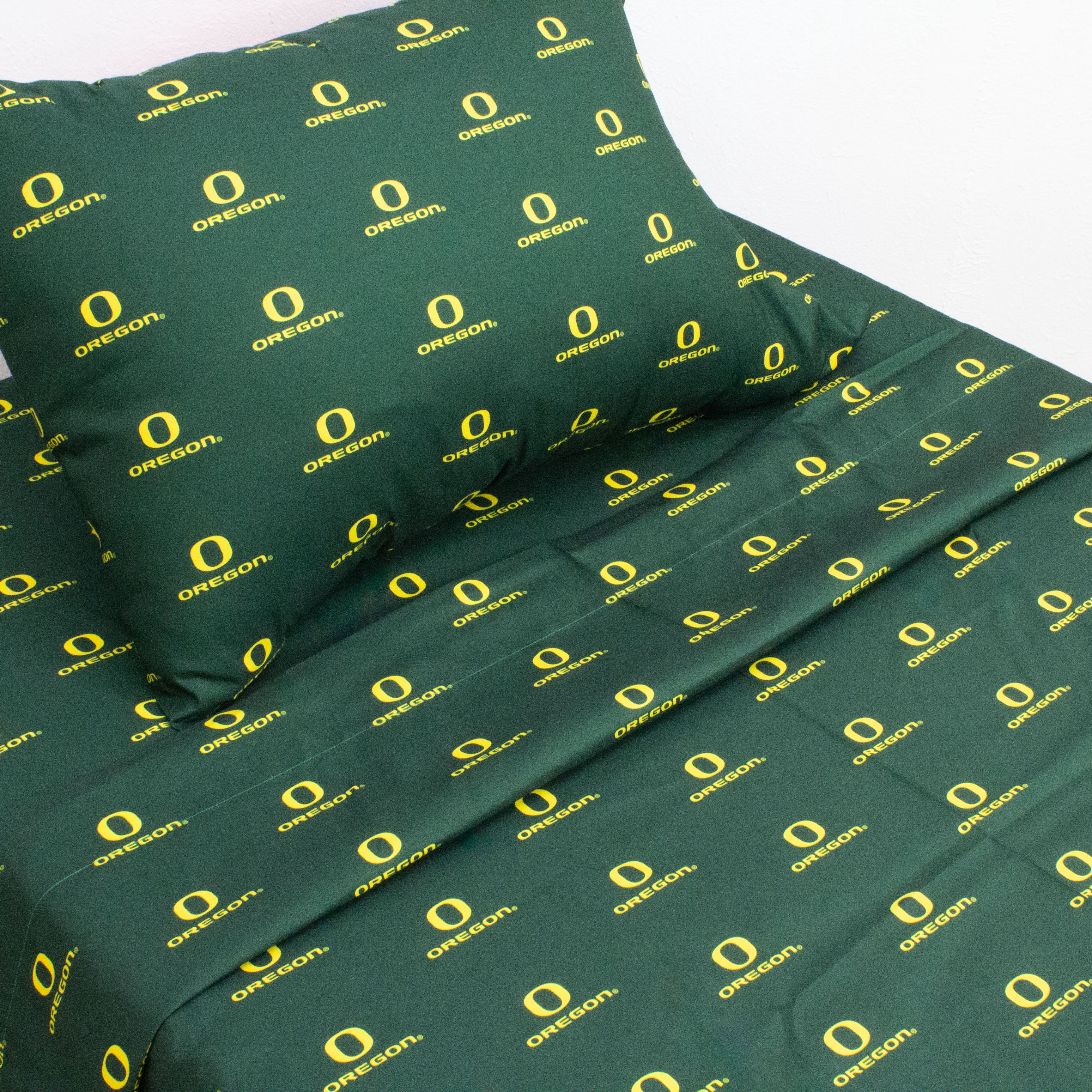Oregon Ducks 100% cotton, 4 piece sheet set - flat sheet, fitted sheet, 2 pillow cases, Queen, Team Colors