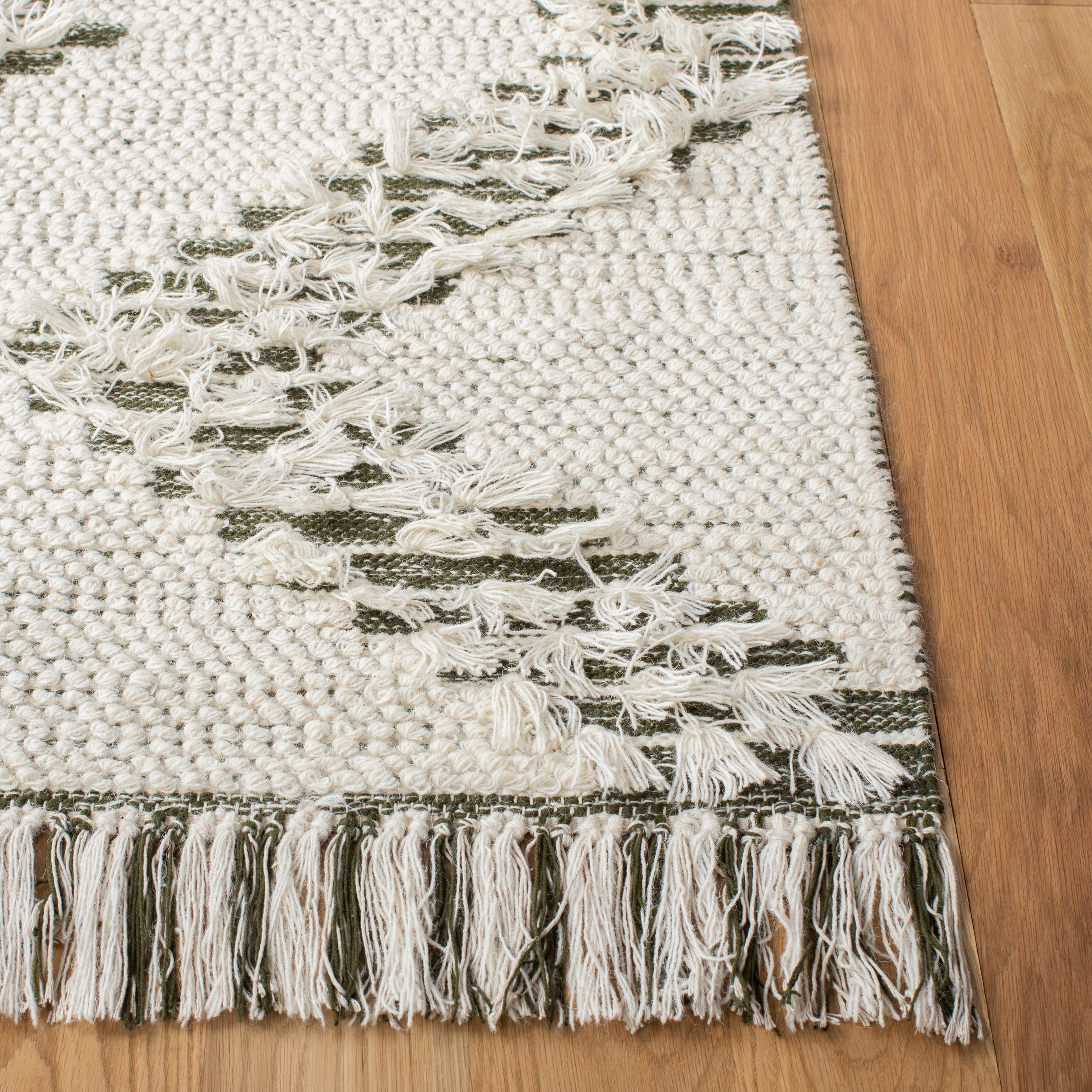 SAFAVIEH Vermont Winthrop Chevron Runner Rug, Ivory/Green, 2'3" x 8'
