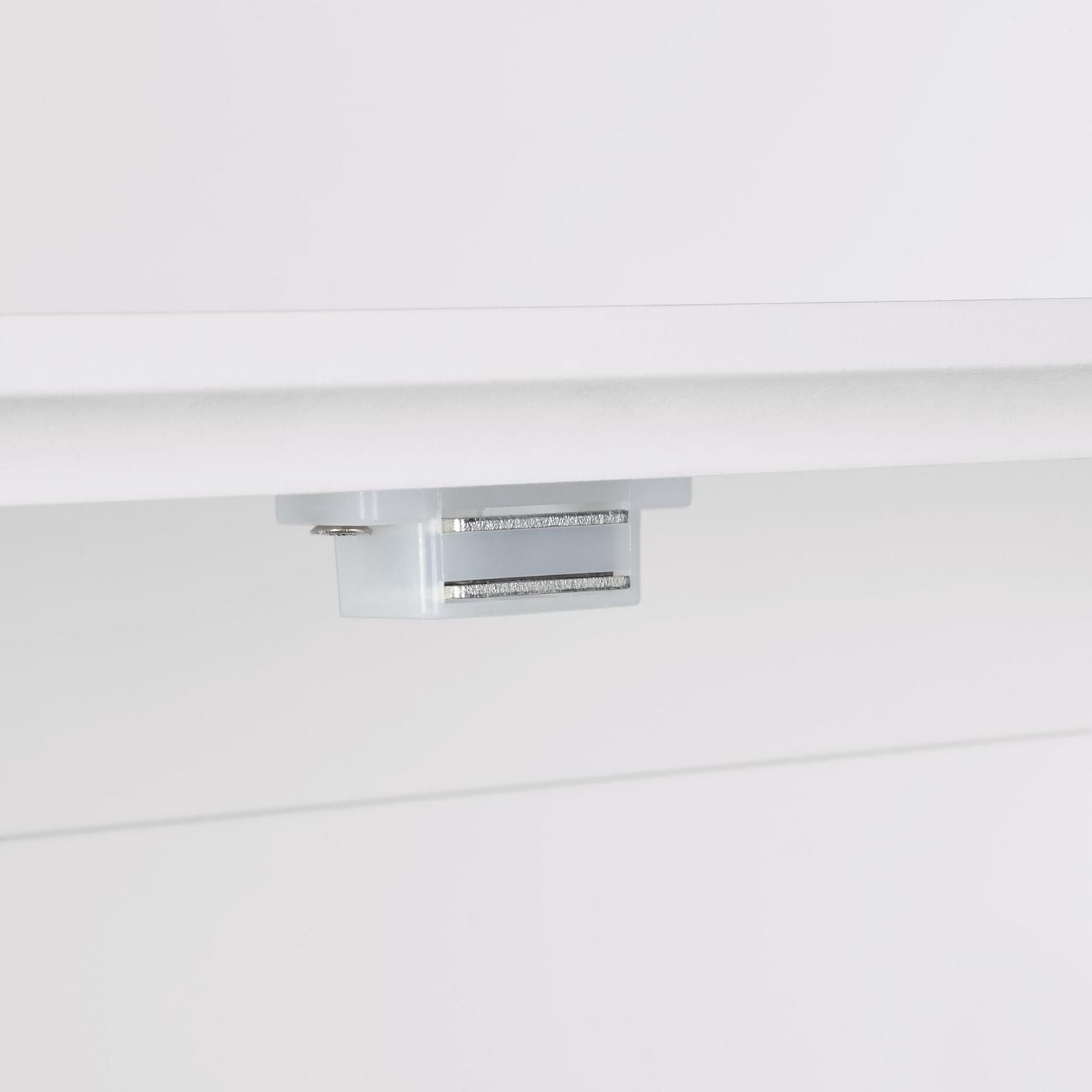 Ashland Collection Maison RiverRidge® Armoire murale de salle de bain, 16,54 po. (larg) x 20,47 po. (haut) x 7,09 po. (p), blanc