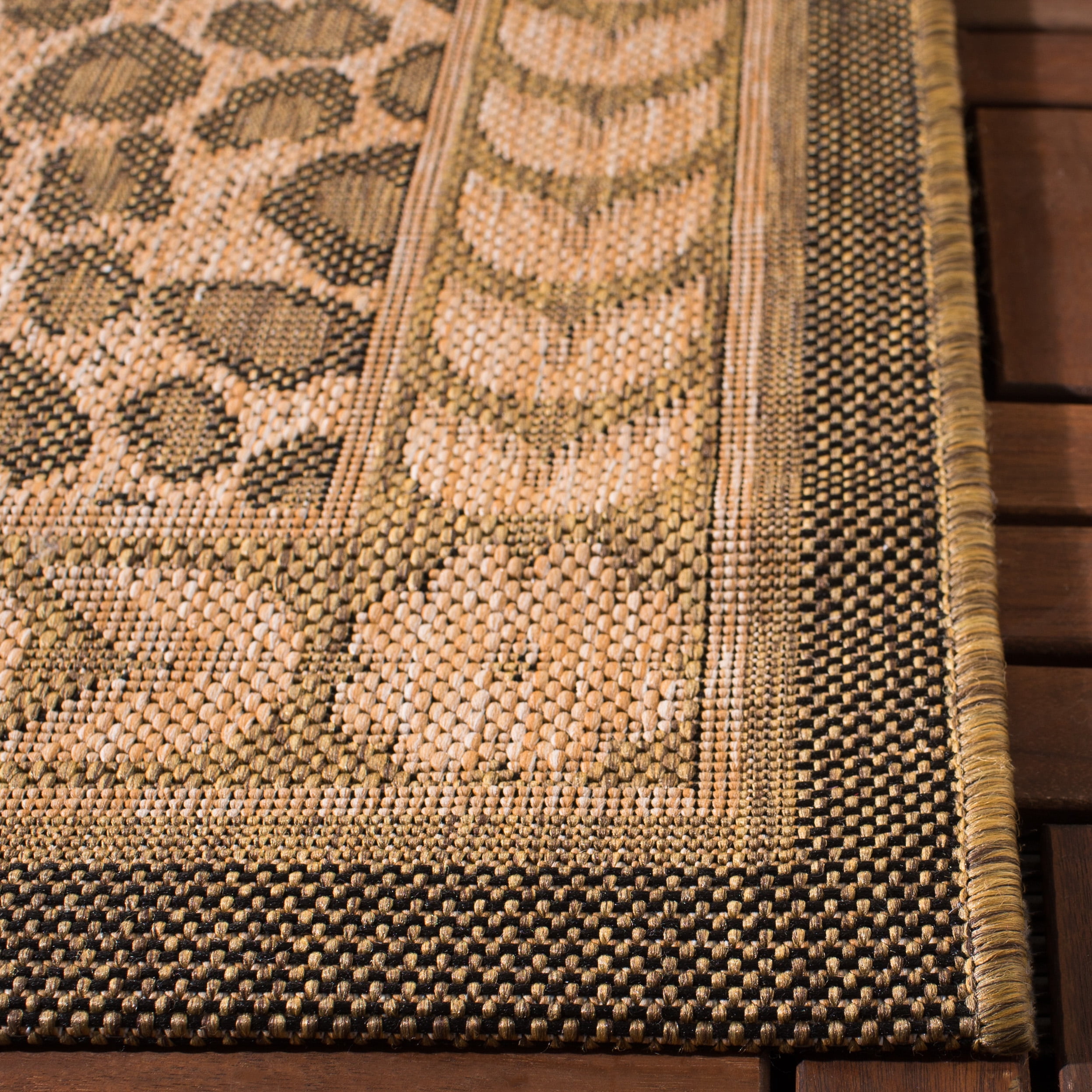 Safavieh Courtyard Candace Spotted Indoor/Outdoor Area Rug, Natural/Gold, 2' x 3'7"