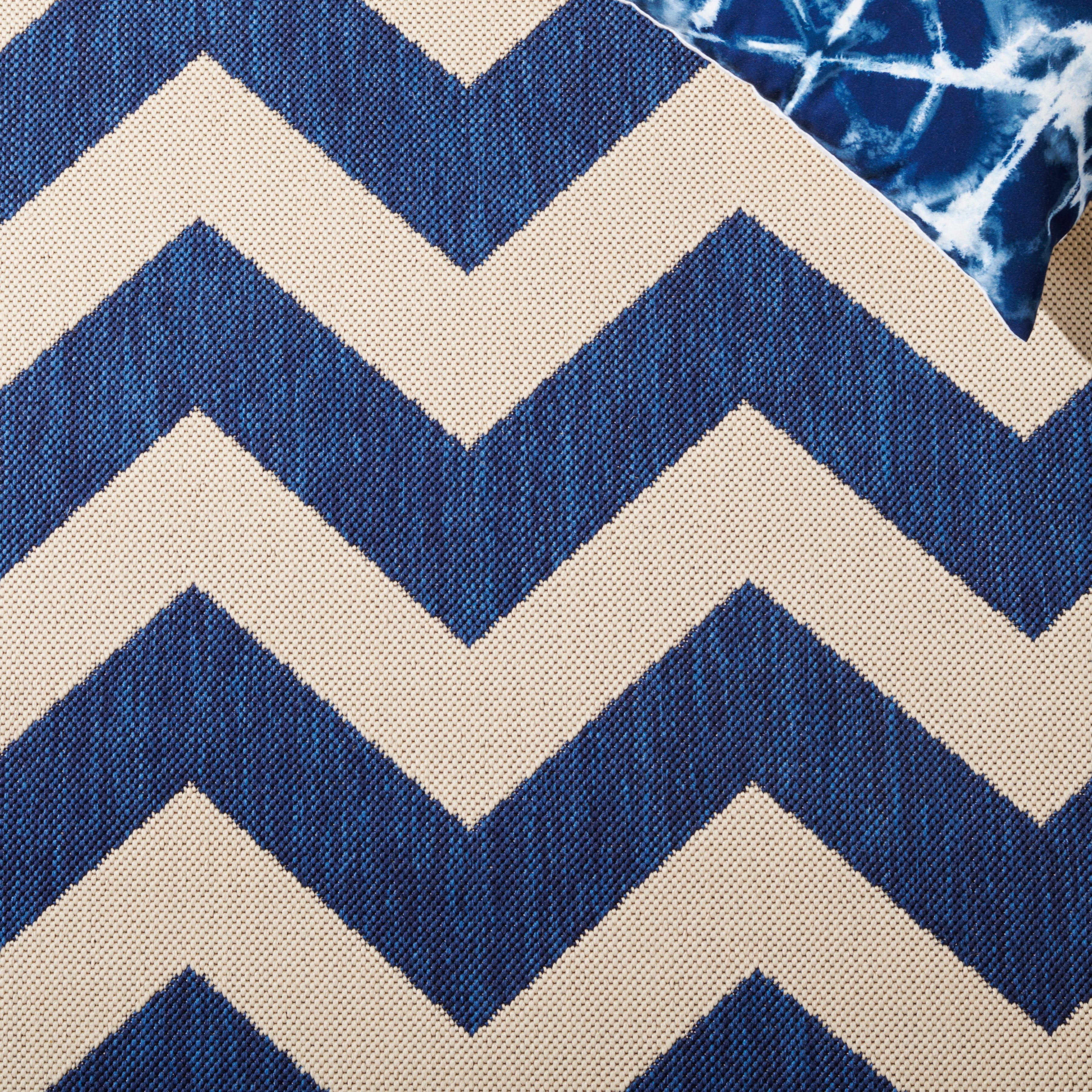 Safavieh Courtyard Bailey Chevron Indoor/Outdoor Area Rug, Navy/Beige, 6'7" x 6'7" Square