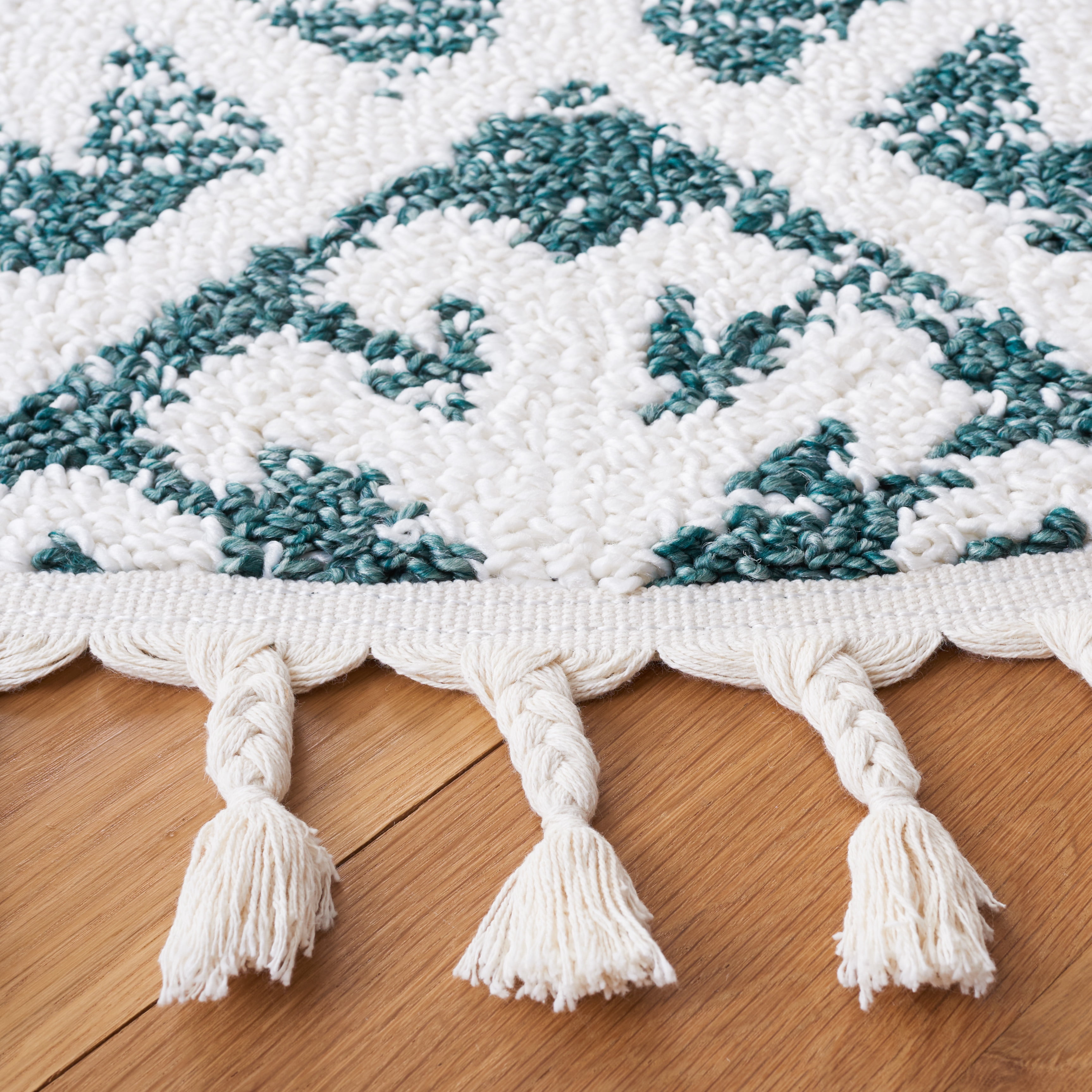 SAFAVIEH Moroccan Tassel Desmond Southwestern Shag Area Rug, Green/Ivory, 6'7" x 6'7" Round