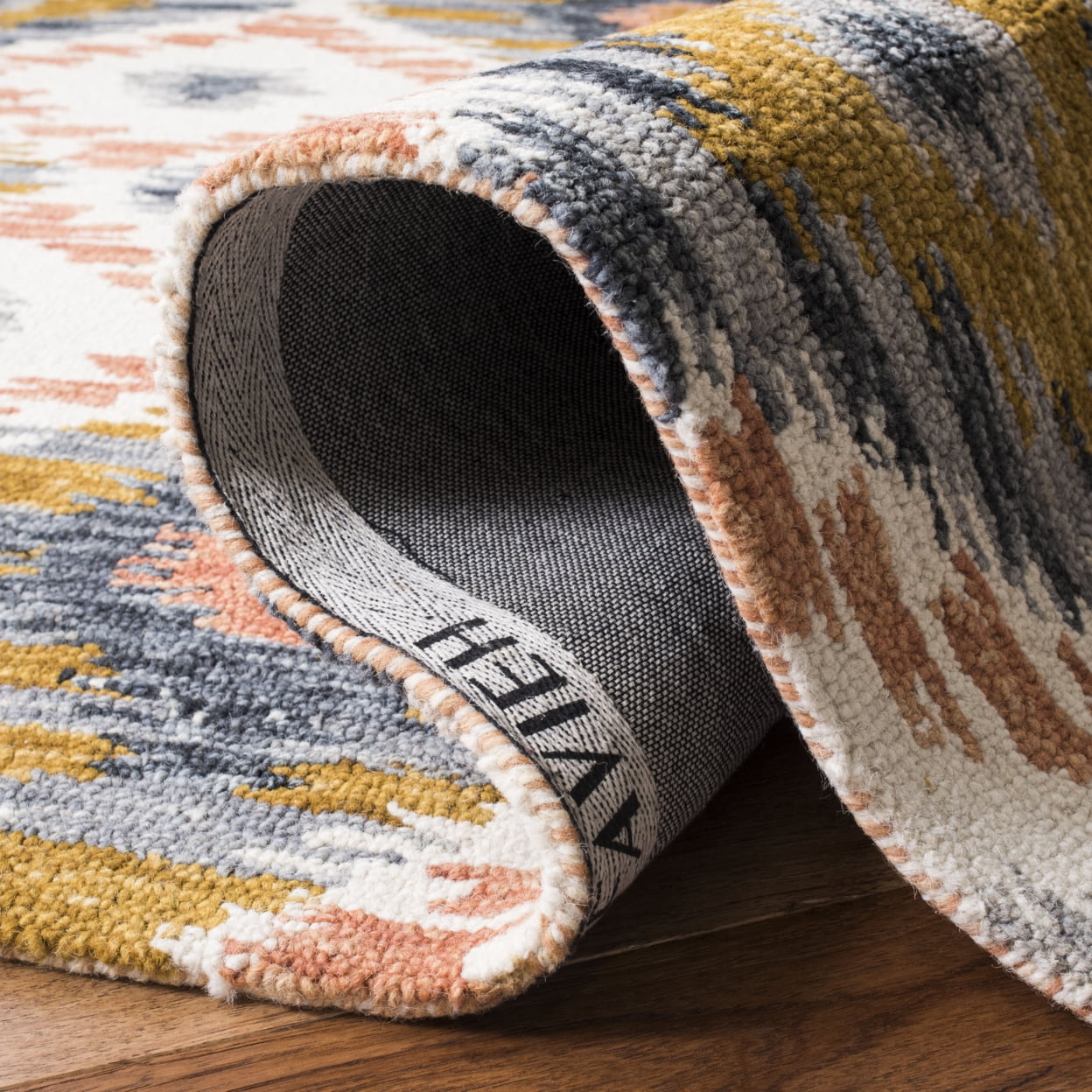 SAFAVIEH Suzani Leyla Southwestern Wool Area Rug, Ivory/Gold, 5' x 8'