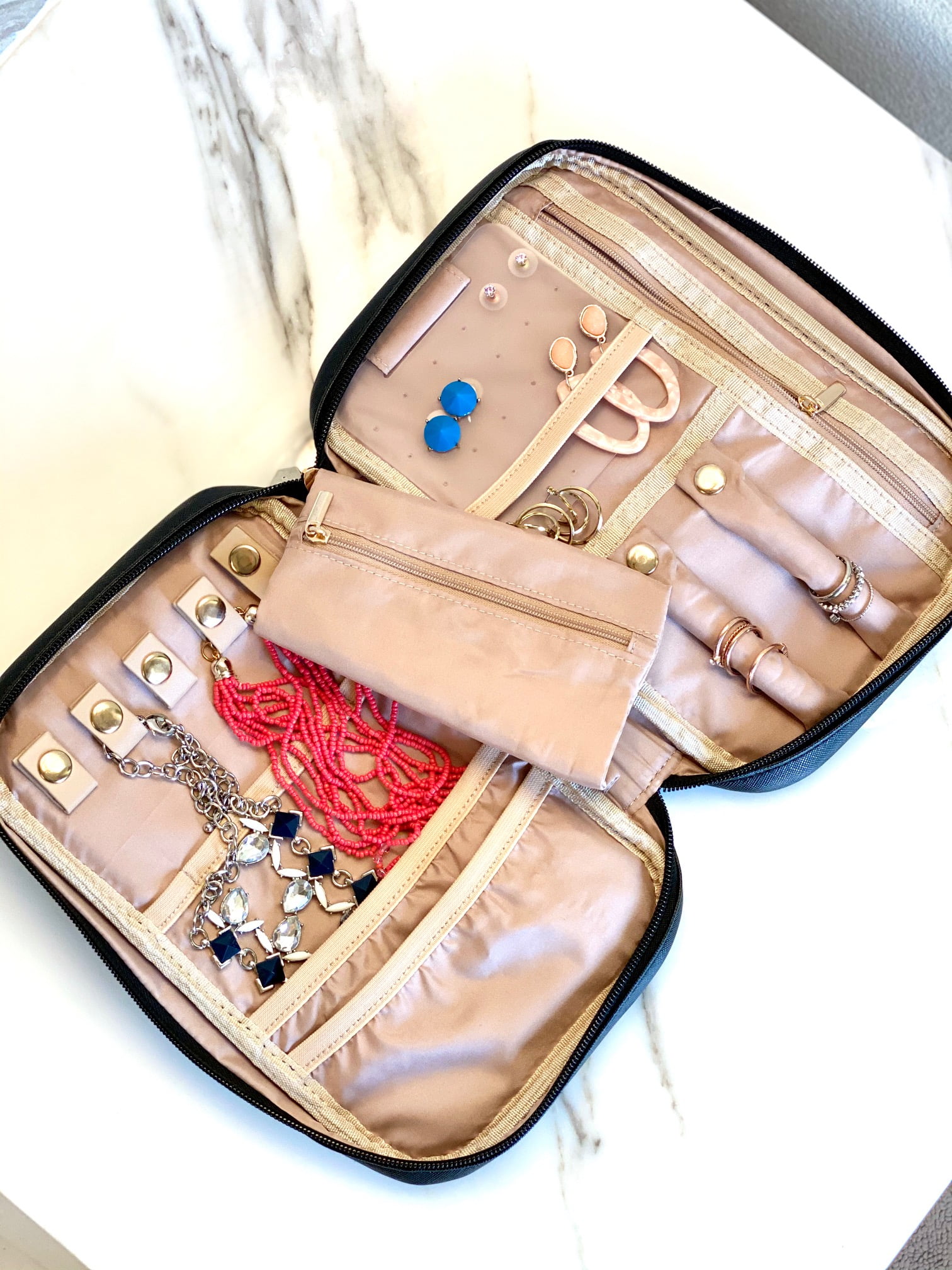 hives and honey travel jewelry case