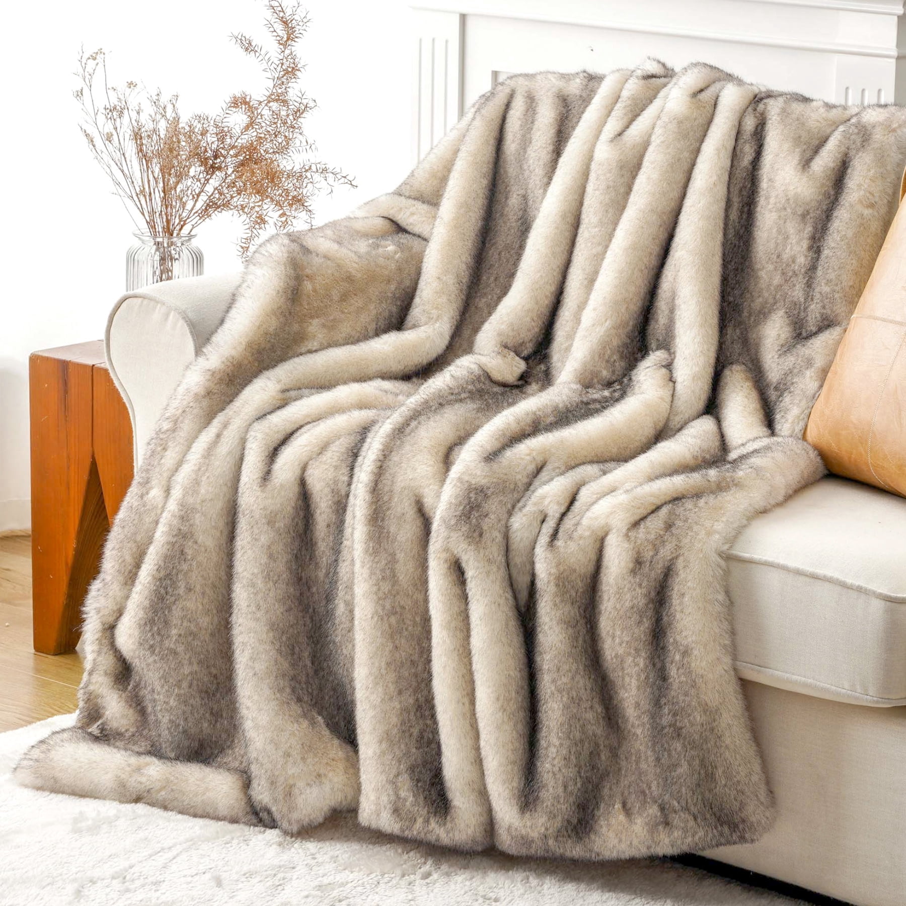Battilo Cream Faux Fur Throw Blanket, Large Mink Fake Fur Throw,Fuzzy Thick Plush Blanket,50"x60"
