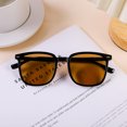 thumbnail image 1 of Gafas de sol Tendencia de moda Gafas de sol Cajas pequeñas para hombres y mujeres Gafas para computadora Protección UV, 1 of 6