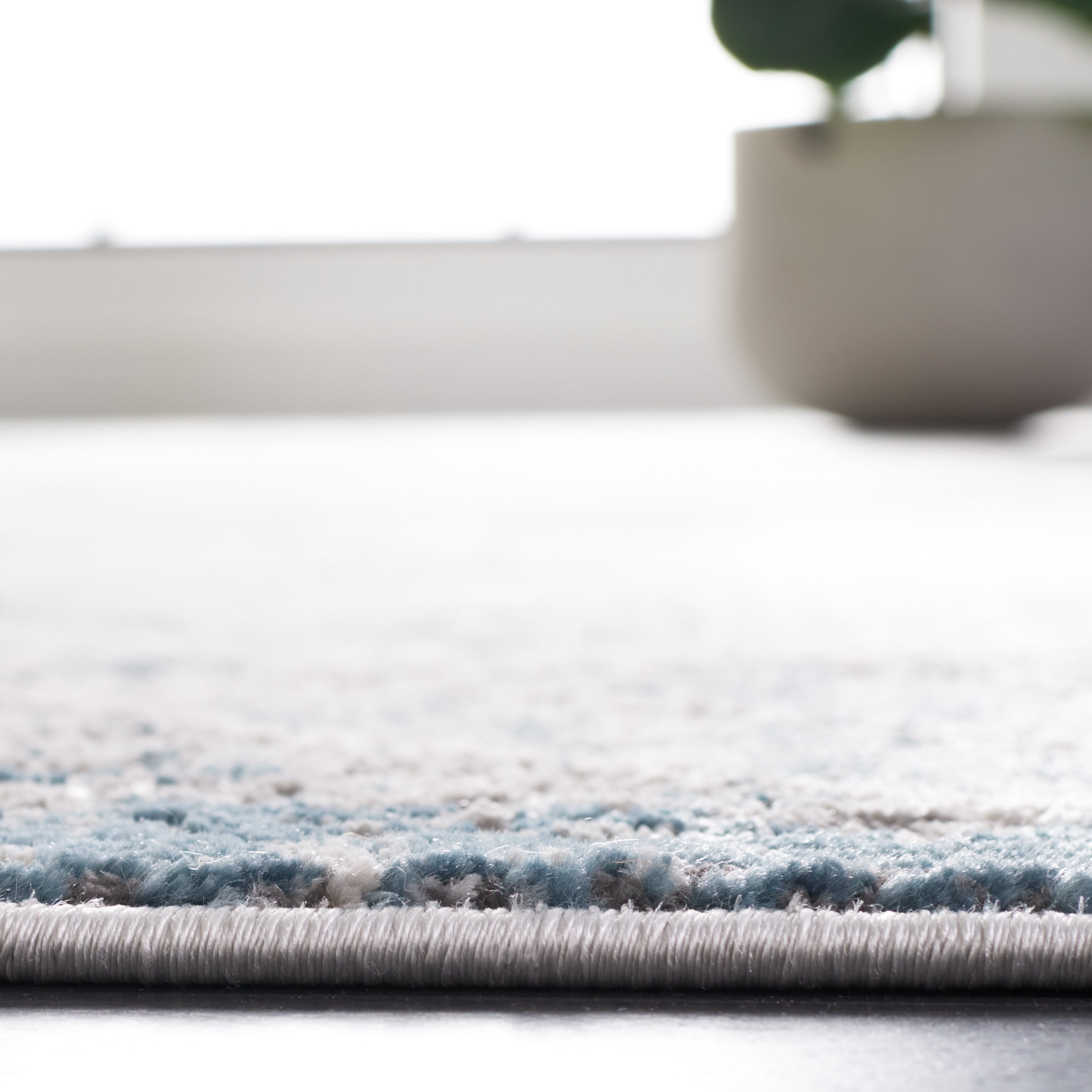 SAFAVIEH Vogue Warwick Geometric Area Rug, Grey/Blue, 4' x 6'