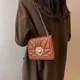 thumbnail image 4 of Bolso de lujo para mujer 2024, bolso de hombro estilo oeste con forma de corazón y hilo, bolso de diseñador retro informal cuadrado para mujer, bolsos cruzados para mujer, 4 of 5