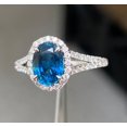 thumbnail image 4 of Bague de Fiançailles 5.2 Ct Bleu Royal Intense Saphir en Or Blanc 18k, 4 of 10