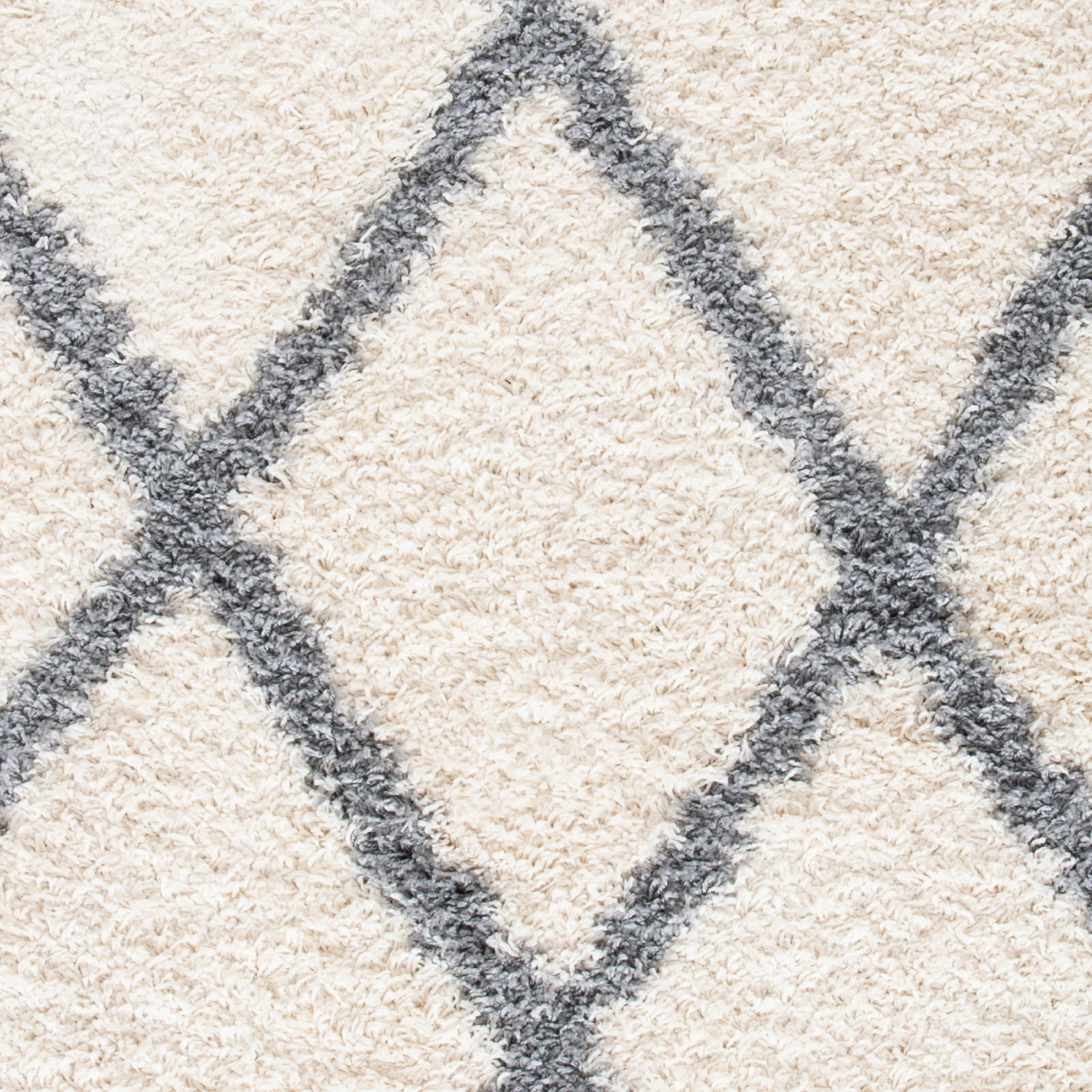 SAFAVIEH Venus Quincy Geometric Trellis Shag Area Rug, Ivory/Grey, 5'3" x 7'6"
