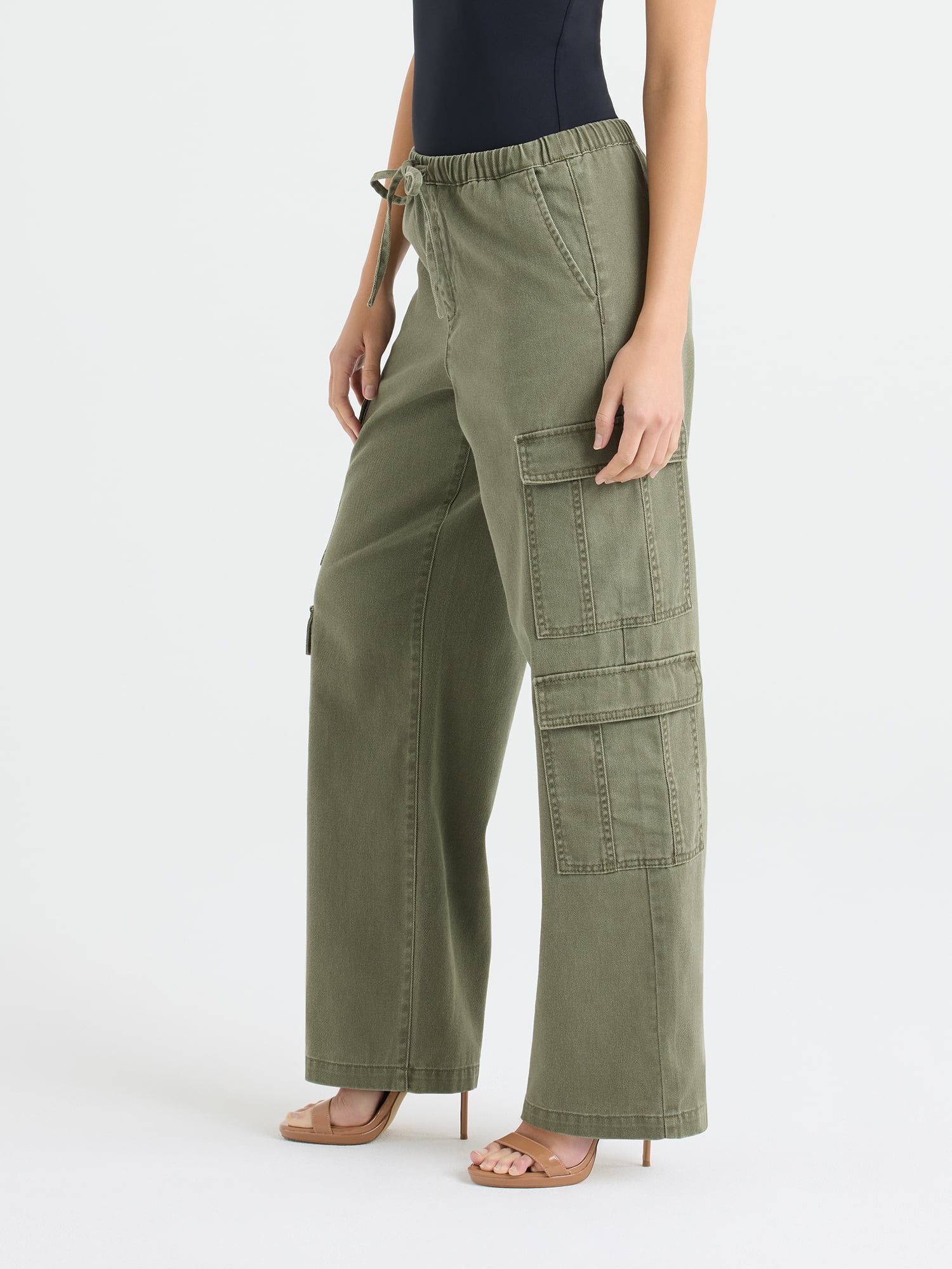 Sofia by Sofia Vergara Women's and Women's Plus Size Diana Mid Rise Relaxed Straight Cargo Jeans, 32.5" Inseam, Sizes 0-26W
