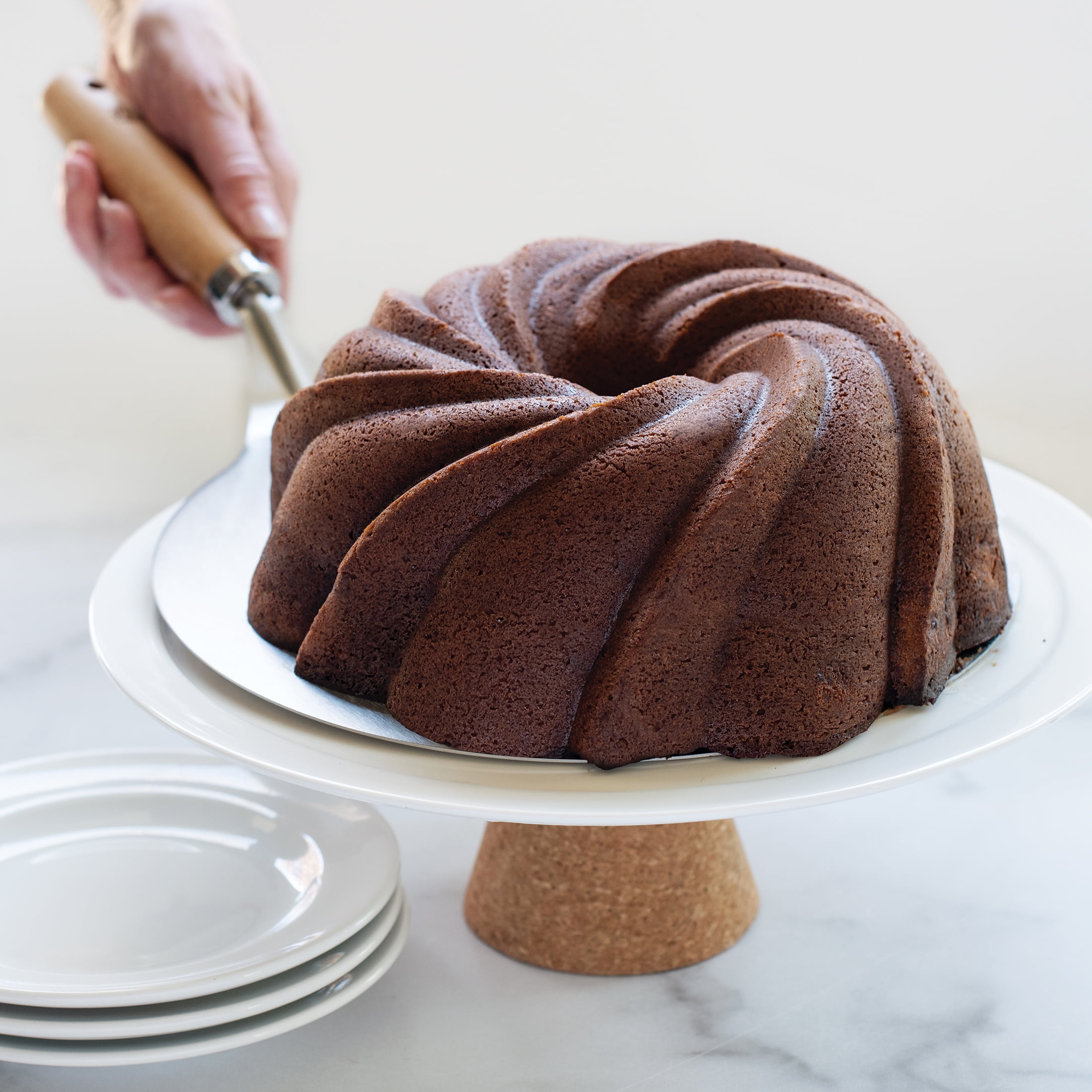 Nordic Ware 3-piece Bundt Bakeware Set with 10 Cup Nonstick Aluminum Bundt and Cake Keeper Base and Lid