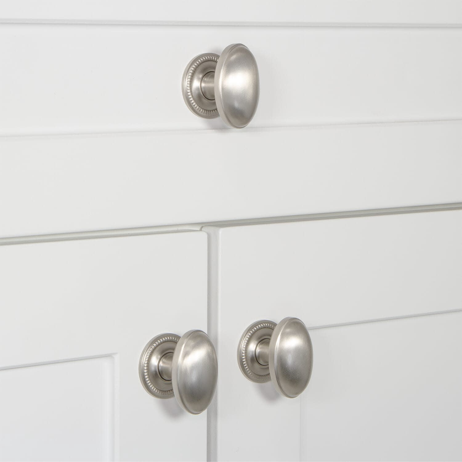 Grandeur 800114 Eden Prairie 1-3/4” Solid Brass Vintage Oval Cabinet Knob - Chrome