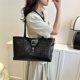 thumbnail image 2 of Bolso de hombro para mujer Bolso de mano vintage de gran capacidad de cuero PU (Negro), 2 of 2