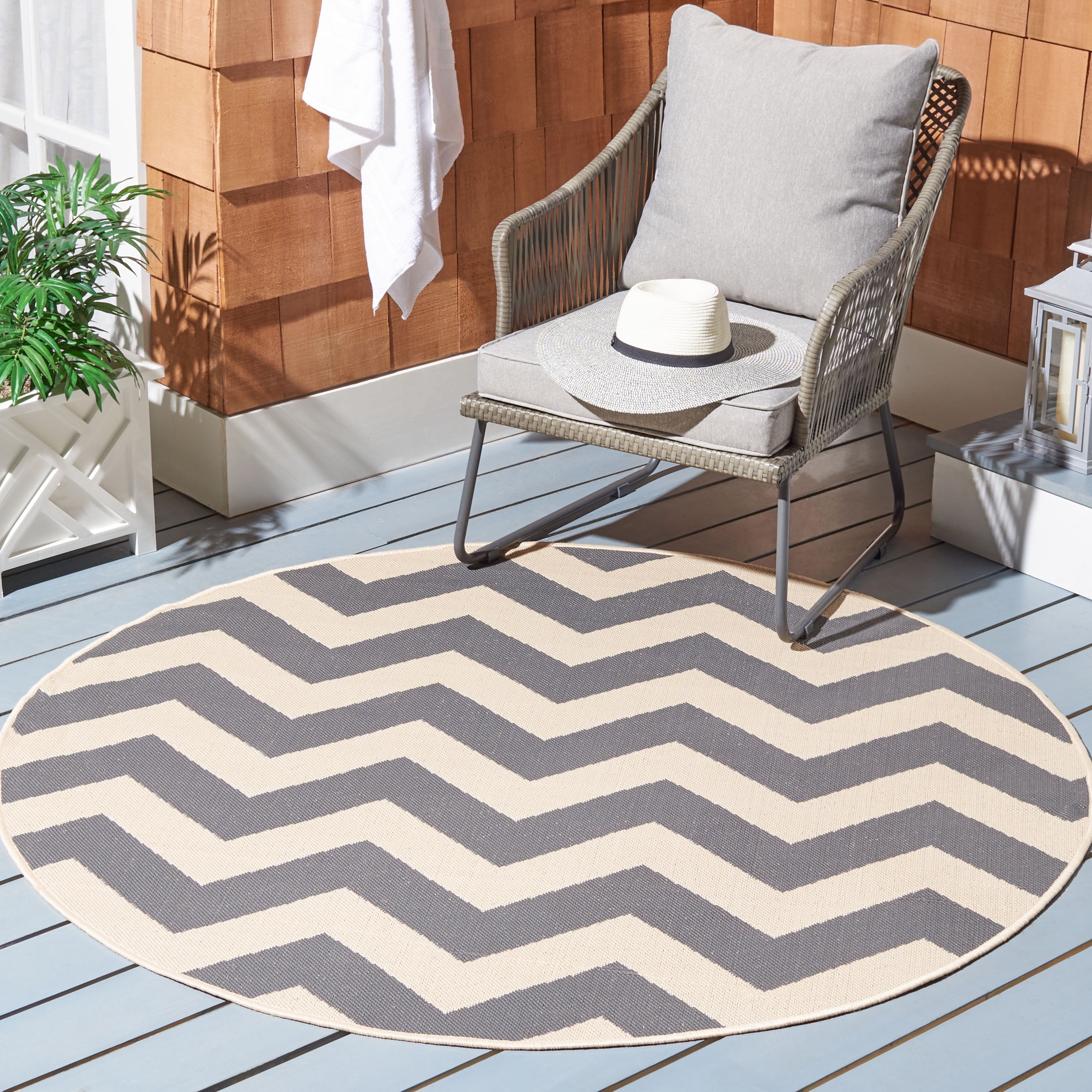 Safavieh Courtyard Bailey Chevron Indoor/Outdoor Area Rug, Gray/Beige, 5'3" x 5'3" Round