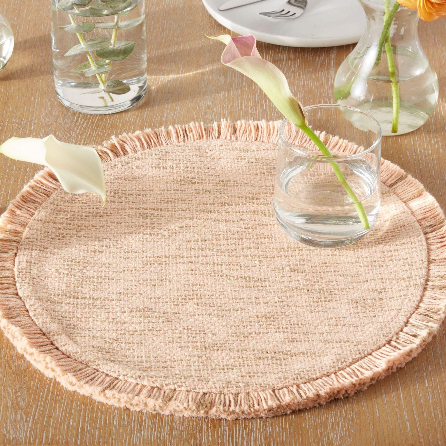 Way to Celebrate Easter Set de table à franges en coton et jute Stria, Bellini, rond de 38,1 cm, 1 pièce