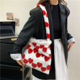 thumbnail image 3 of Bolsa De Hombro Bolso de hombro mullido de invierno para niñas, bolso de mano para las axilas, bolso de mano con forma de corazón (rojo), 3 of 9