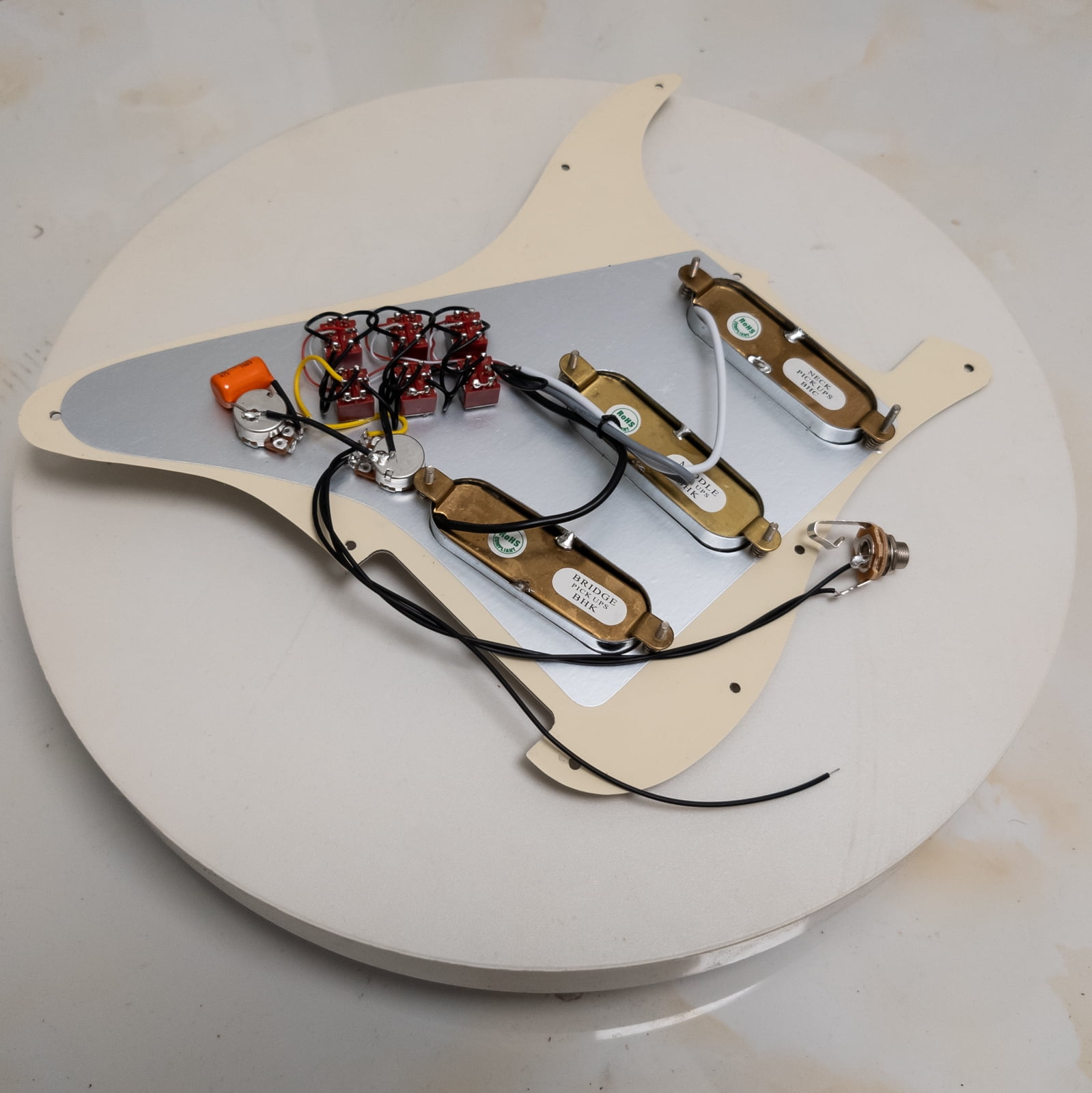 Guitar Prewired Pickguard, with SSS 3 Mini Toggle 3 Phase Switch, for USA/Mexico Strat Electric Guitar Replacement Parts