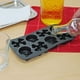 thumbnail image 4 of Bandeja para cubitos de hielo con forma de calavera y huesos cruzados de Fairly Odd Novelties Bone Chiller, negra, 8 cubos, bandeja para cubitos de hielo con forma de calavera y huesos cruza, 4 of 5