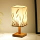 thumbnail image 4 of Lámpara de mesita de noche con base de madera blanca cálida, decorativa, alimentada por USB y tela de lino. Trigo, 4 of 8