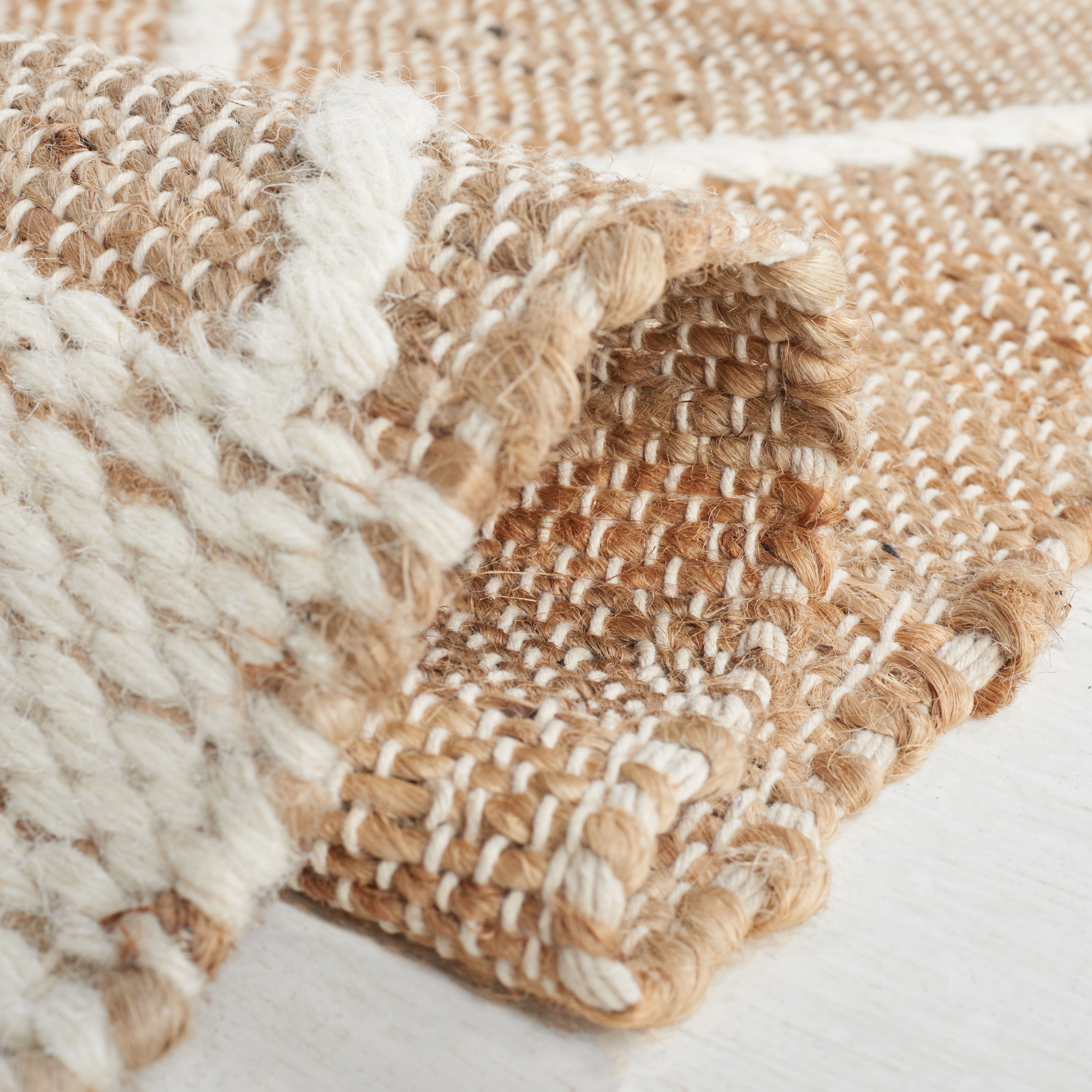 SAFAVIEH Natural Fiber Bernadette Geometric Runner Rug, Natural/Ivory, 2'3" x 9'