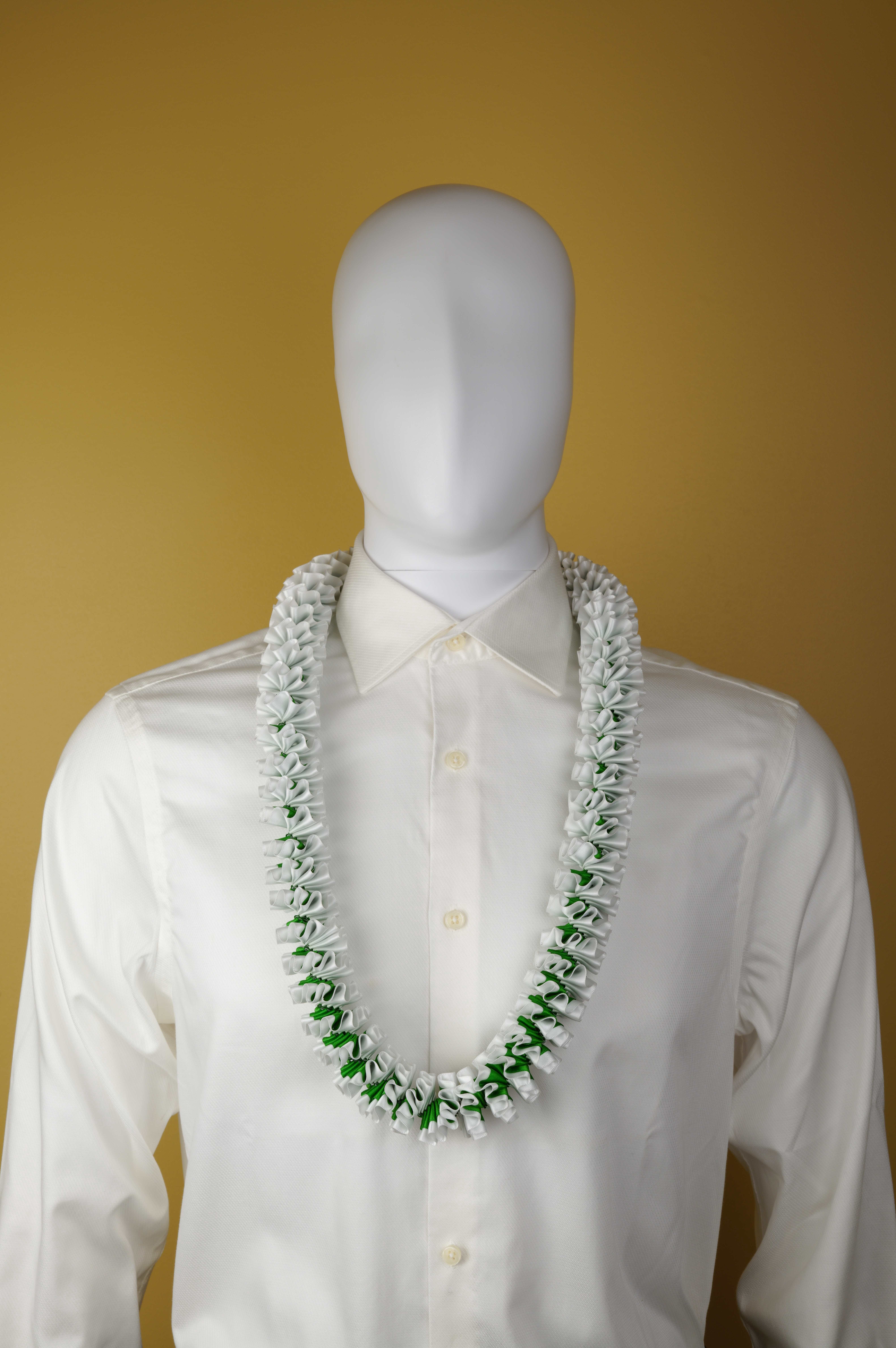 Maxport Corporation Ribbon Lei Emerald/white