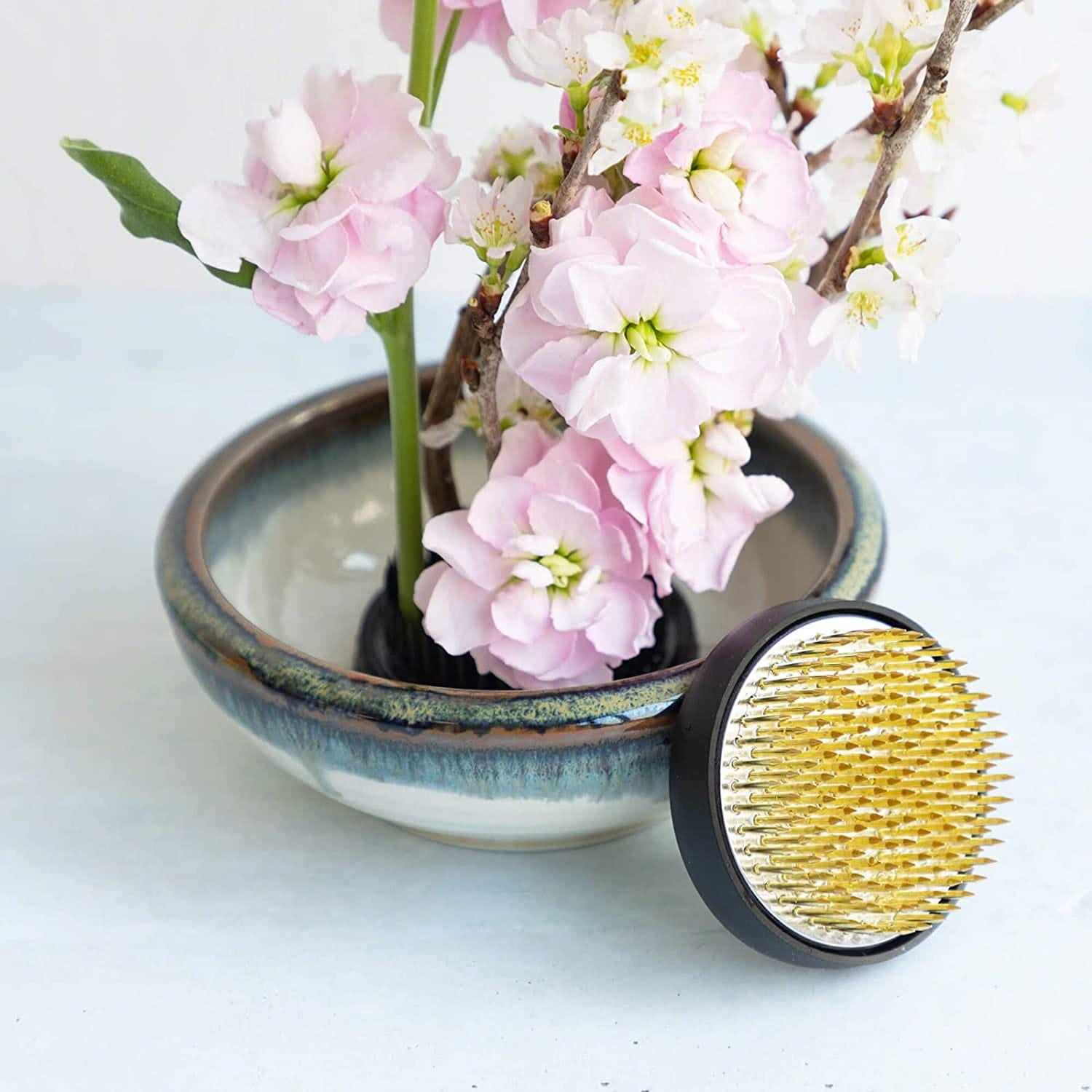 Wazakura Minoyaki Japanese Ikebana Essential Tool Kit with White & Blue Kenzan + 2" Brass Kenzan