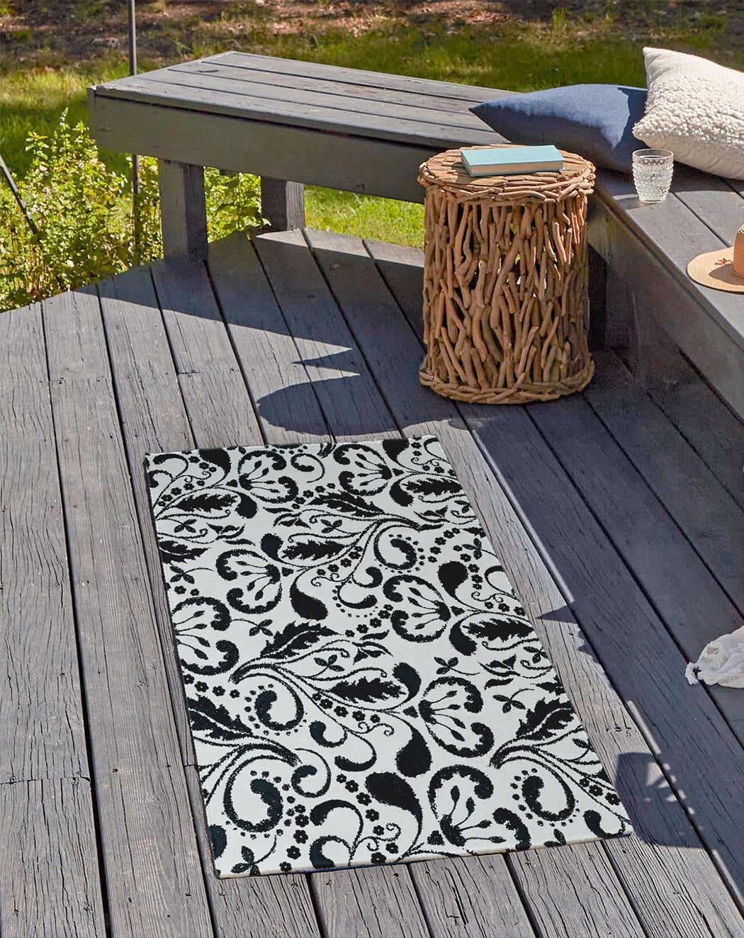 24" 36" Simply Daisy Aurora French Country Chenille Area Rug, Black