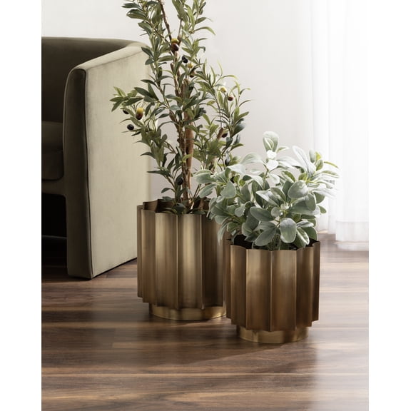 Kate and Laurel Scalone Vintage Two-Piece Metal Indoor Planter Set, Set of 2, Antique Brass, Metal Planters for Indoor Plants with Scalloped Base for Sunroom Plant Decor