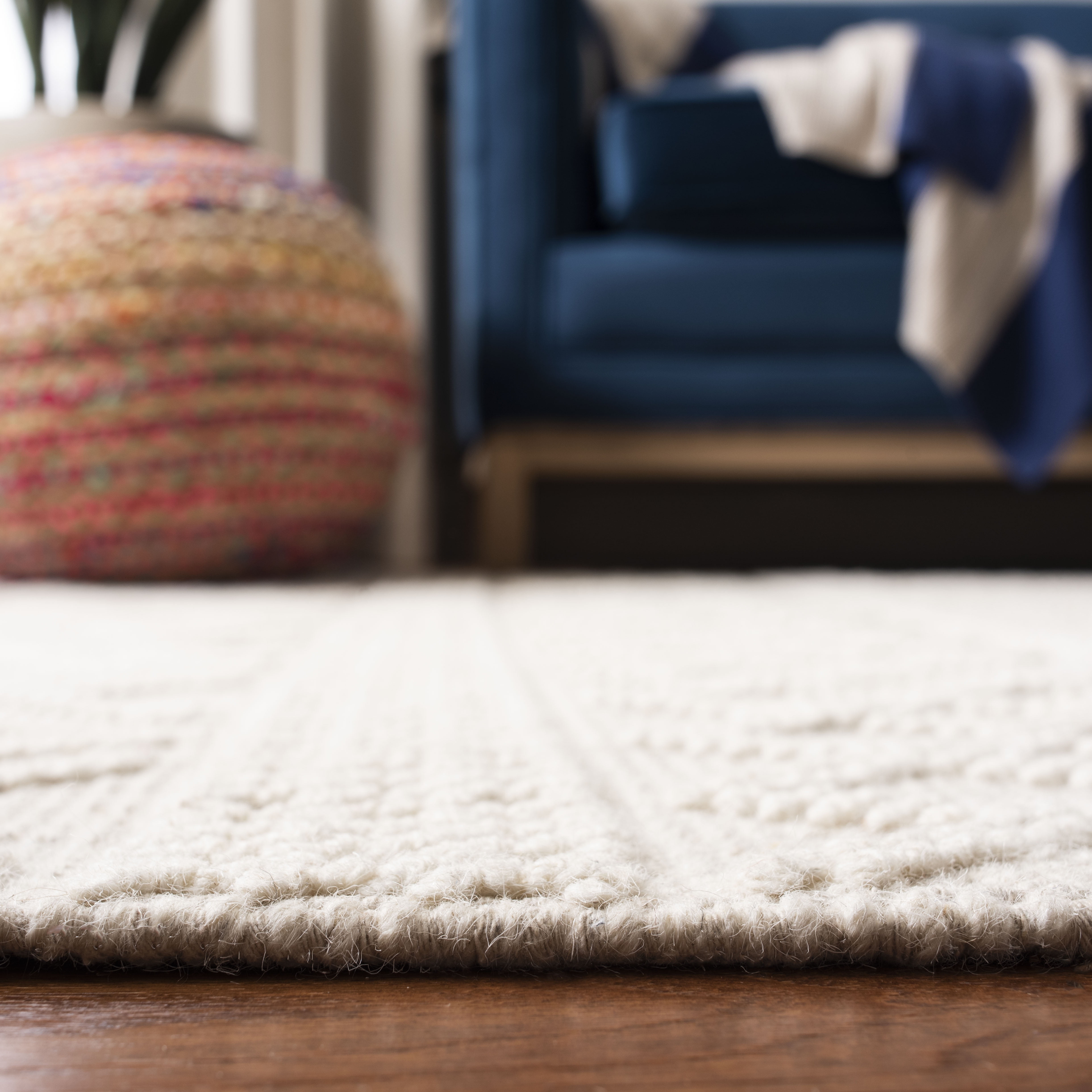 SAFAVIEH Vermont Chelsea Striped Area Rug, 4' x 4' Round, Ivory