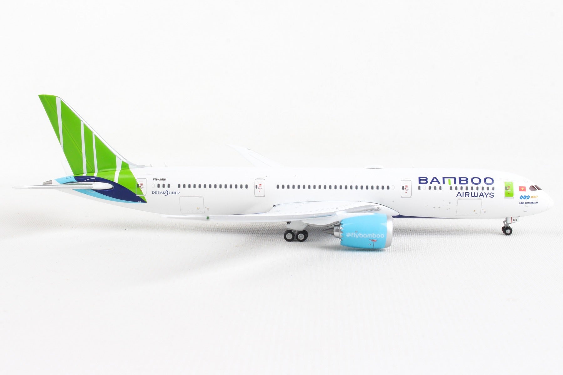 Boeing 787-9 Commercial Aircraft "Bamboo Airways" White with Green Tail 1/400 Diecast Model Airplane by GeminiJets