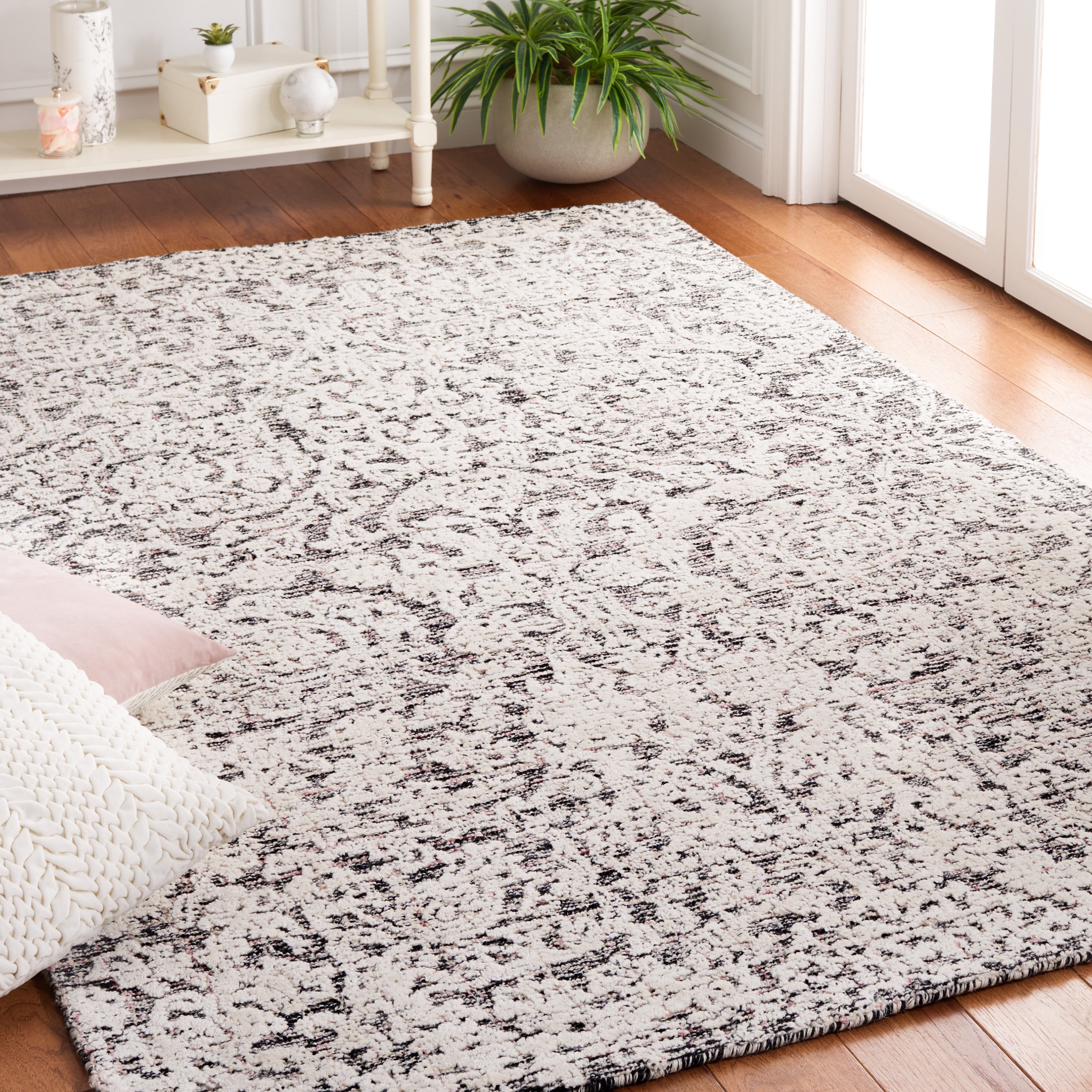 SAFAVIEH Metro Aideen Distressed Area Rug, Black/Ivory, 4' x 6'