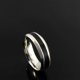 thumbnail image 5 of Banda De Acero Inoxidable Para Hombres Con Anillo De Confort Con Tira Negra Tamaño 10, 5 of 6