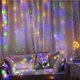 thumbnail image 1 of 300 luces LED para cortina de dormitorio, luces de cadena alimentadas por USB con control remoto, luces de hadas impermeables para ventana para fiesta de Navidad, boda, hogar, jardín, decoración de pared Ormromra ZJWJ826-3, 1 of 5