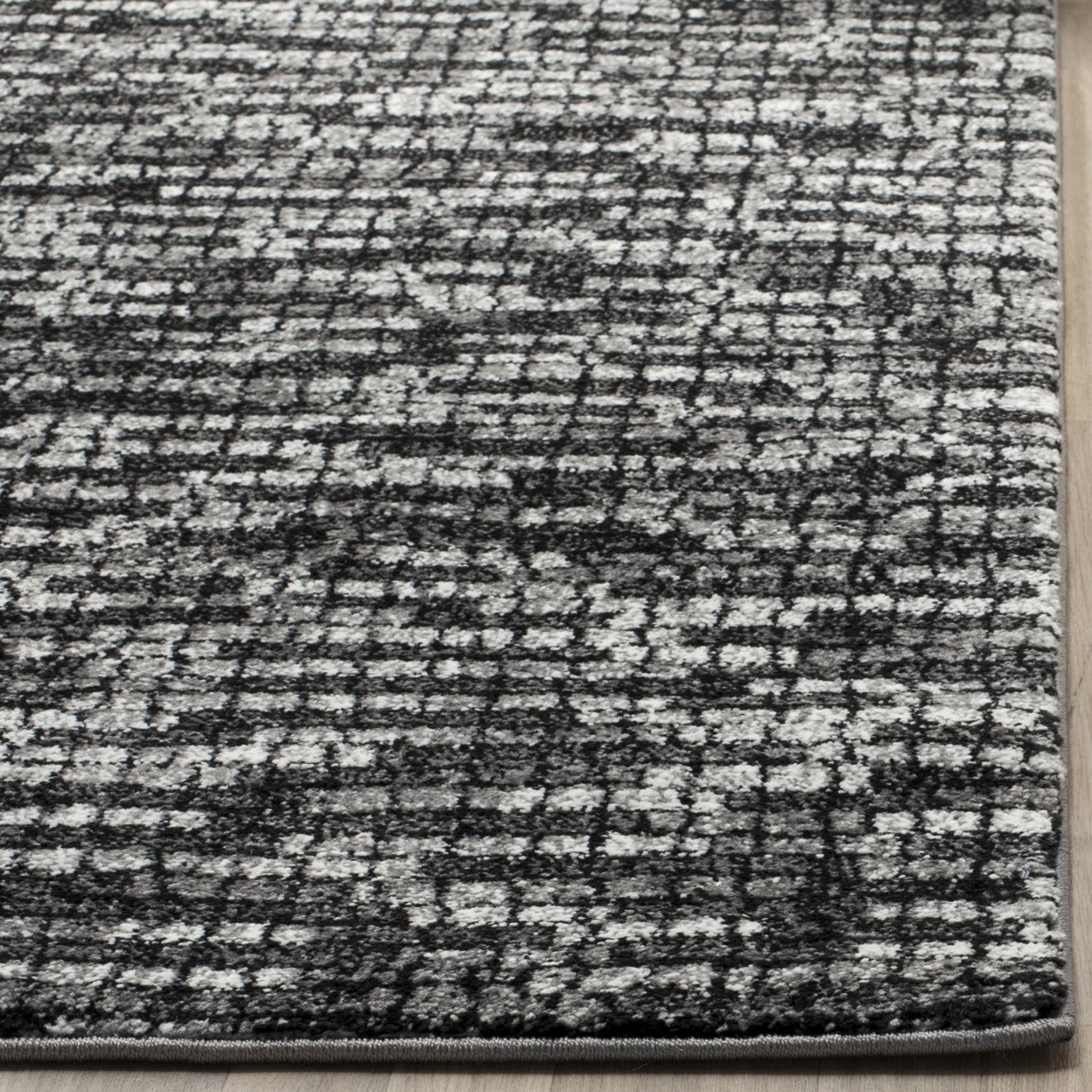 SAFAVIEH Porcello Scarlett Abstract Striped Area Rug, Light Grey/Charcoal, 2'7" x 5'