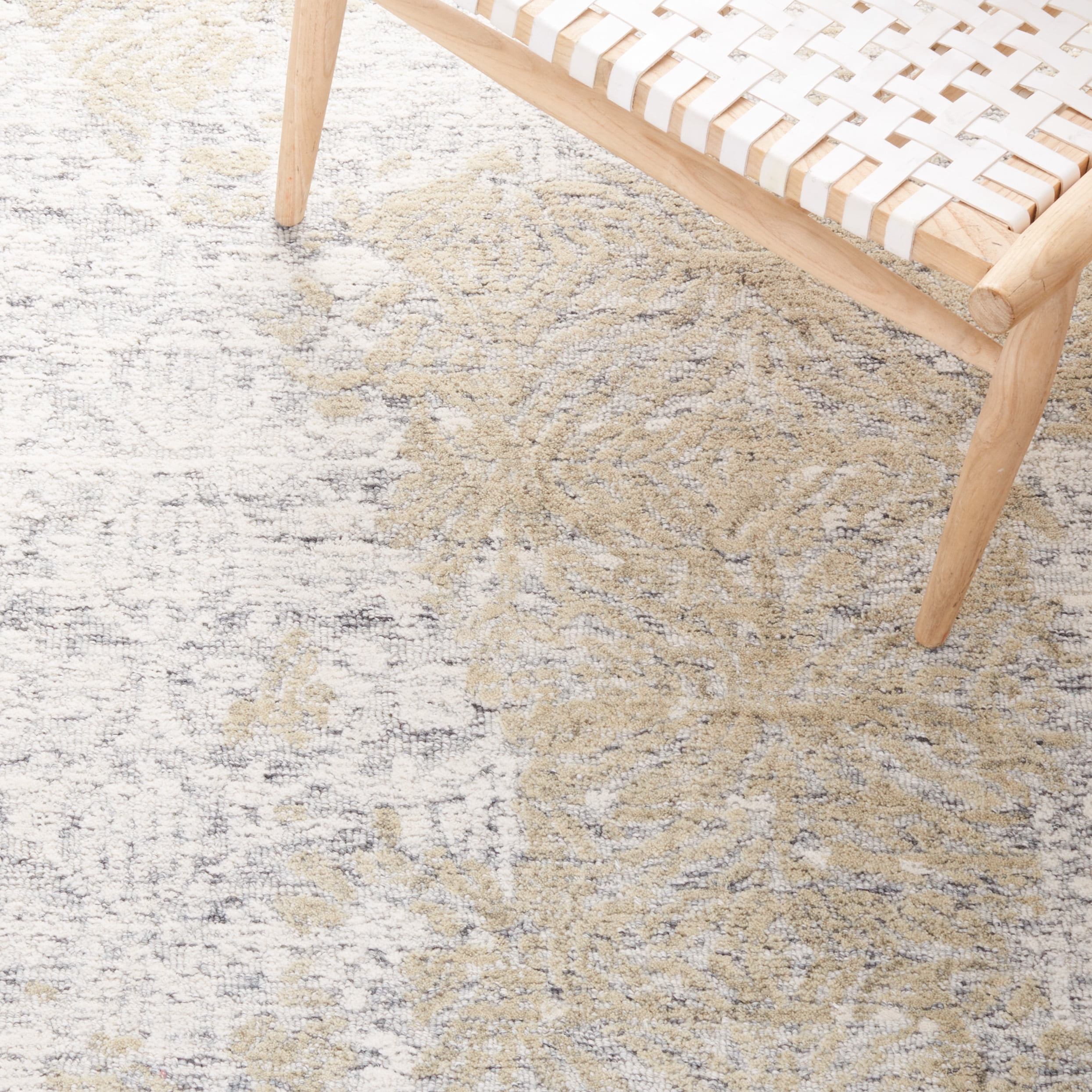 SAFAVIEH Metro Saranna Medallion Area Rug, Grey/Ivory, 6' x 6' Square