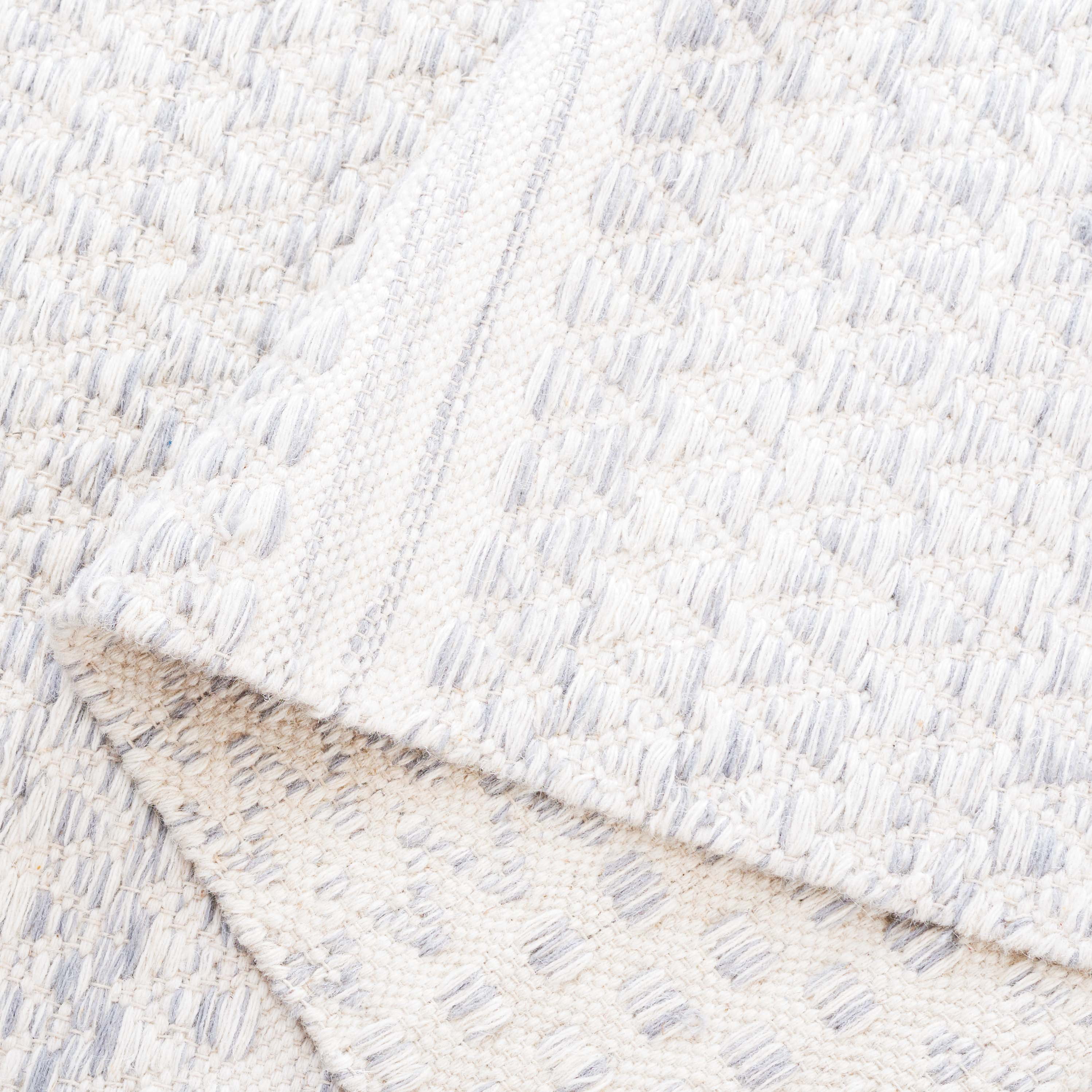 SAFAVIEH Kilim Blazhe Tribal Area Rug, Ivory/Grey, 6' x 9'