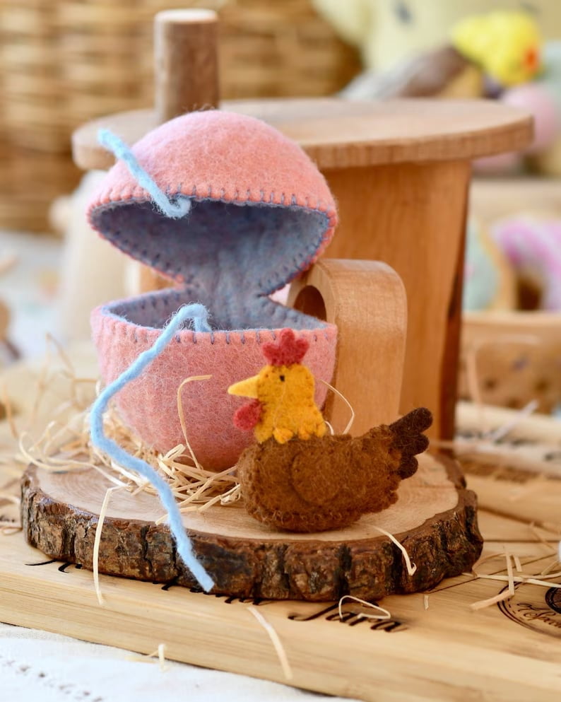 Wool Felt Surprise Easter Egg - Handmade Soft Felted Egg with Miniature Animal Inside, Eco-Friendly Pastel Spring Decor for Easter Basket & Holiday Display