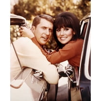 Marlo Thomas, Ted Bessell That Girl Embracing Classic TV 24x36 HD Aluminum Wall Art